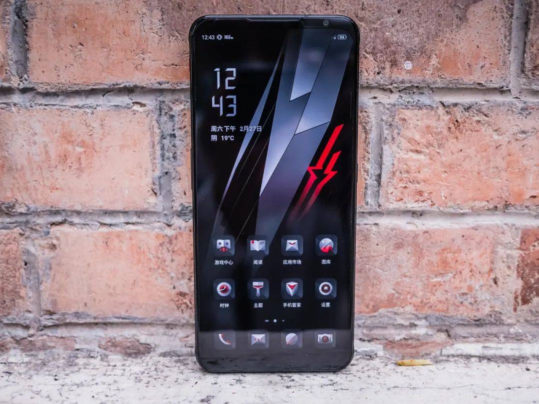 这手机把骁龙888性能榨干_红魔