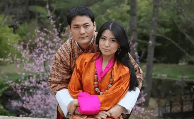 原创不丹老国王娶4个亲姐妹个个肤白貌美生下5个女儿比花还娇艳