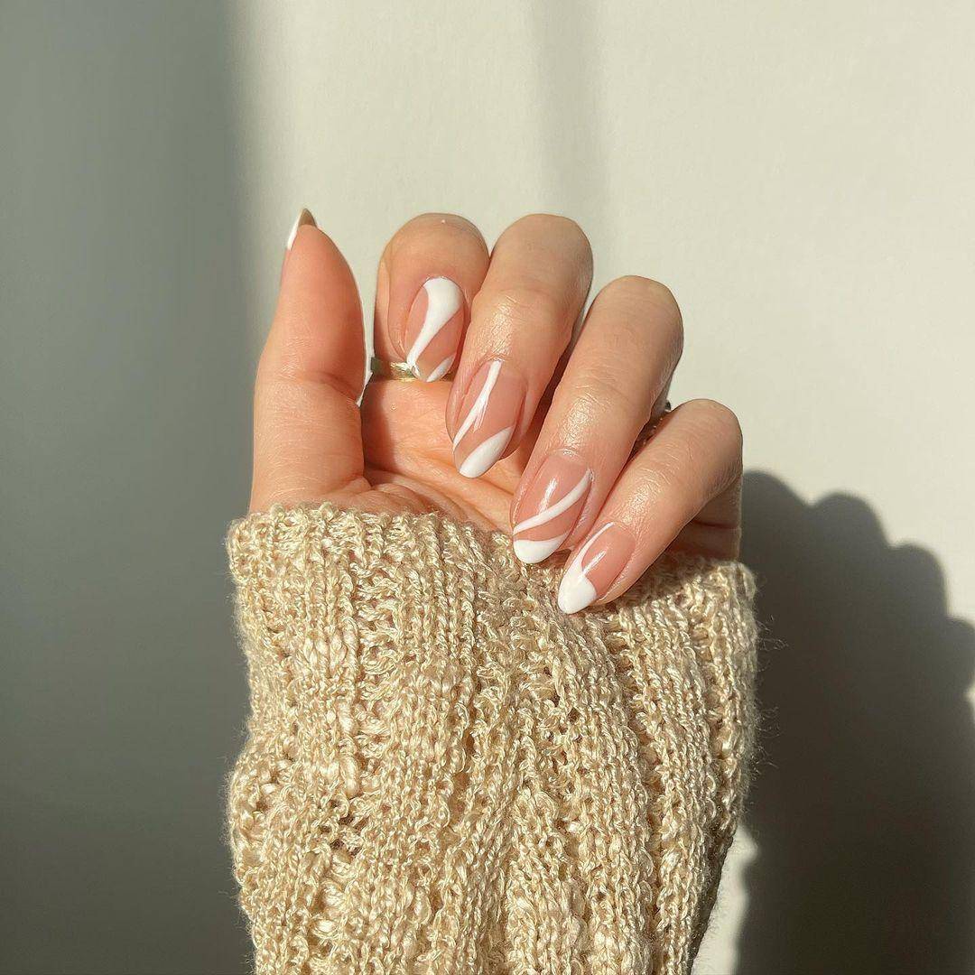 我猜你没见过这么好看的裸色,这些美甲也太特别了_指甲