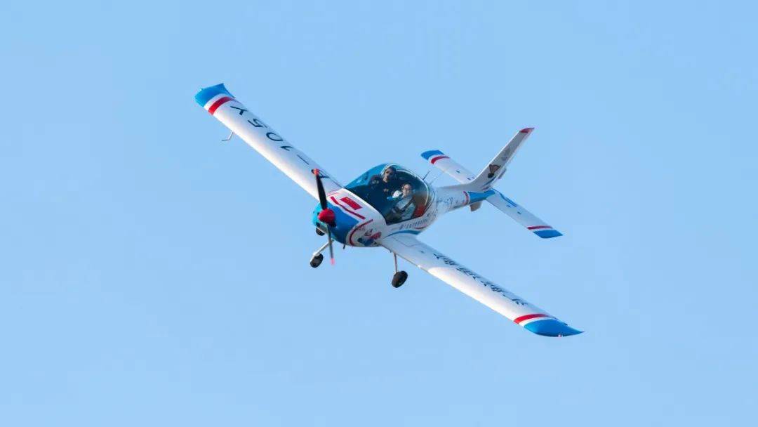 【趣飞呗】不用出国也能体验这只“熊猫飞机”了，就在佛山绿沙岛！