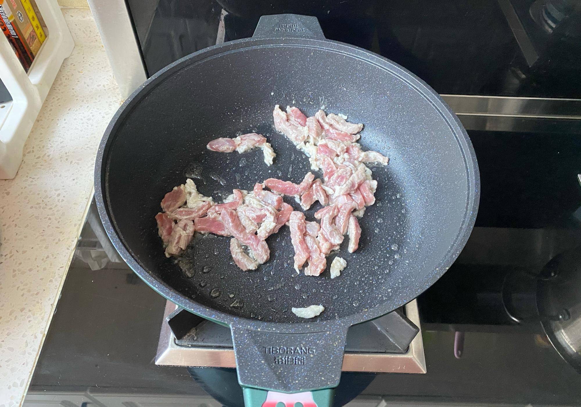 芹菜炒牛肉沫怎么炒才嫩滑好吃 83fa2d47fb4f4cbba7698fd1c5e50d31.jpeg