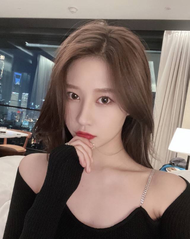 原创网红温婉宣布分手坦荡做自己晒照颜值大跌被发现仍戴前任送的钻戒