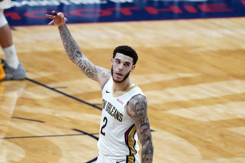 尼克斯锁定了两只动物:黄蜂和鹈鹕?_鲍尔