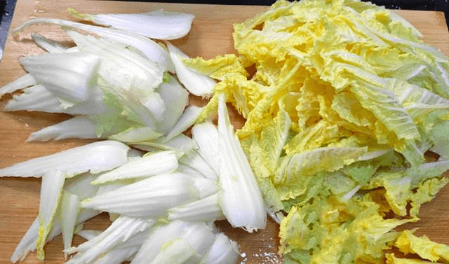 酸辣白菜帮家常做法详细过程 fe833c2c26674228aa64153cf4be997d.png