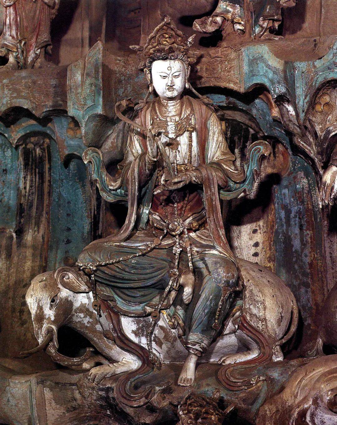 千佛殿内四周为壁塑五百菩萨,高0.69—0.82米.