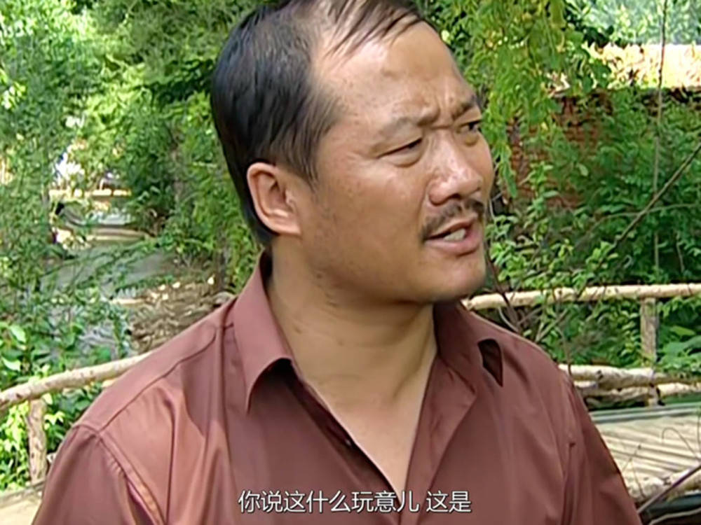 原创谢广坤排场太大酒局豪饮身边美女环绕曾坐私人飞机现身