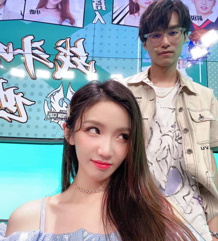 kpl春季赛来了新美女解说小鹿搭档瓶子lsp观众狂喜