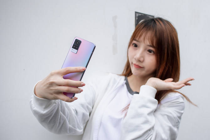 黑夜|能照亮黑夜的vivo S9 重新定义了手机的自拍技术