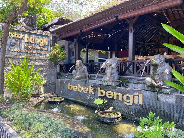 印尼巴厘岛“最著名”的美食，名字好奇怪，中国游客吃了却很失望