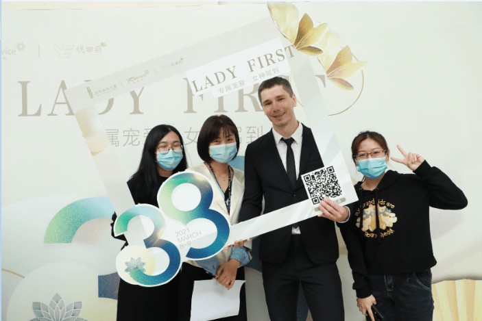 大厦|花式宠爱只为您，YEService越商务为女神客户送甜蜜祝福