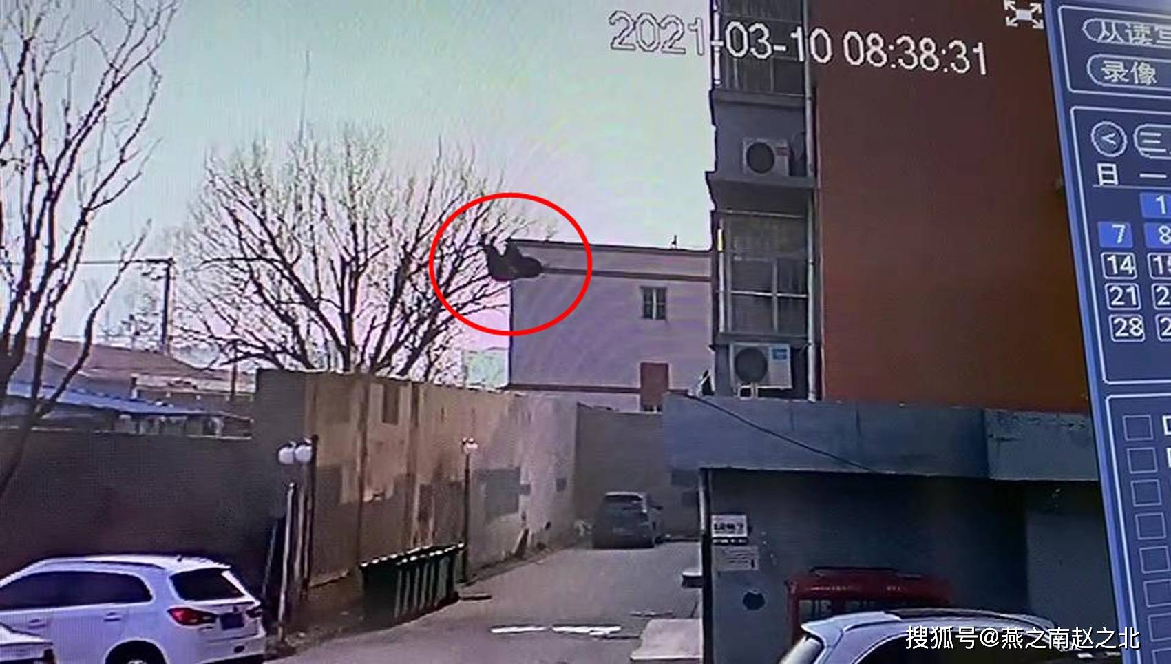 《燕南赵北》了解到,该起坠楼事件发生在保定市高阳县现代城小区内