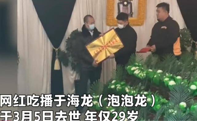 原创网红泡泡龙最后几段视频流出！明知健康有问题，却依旧大吃大喝