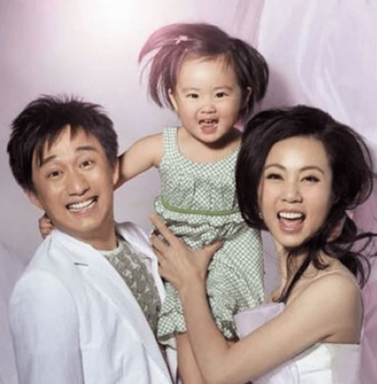 原创黄磊孙莉机场零交流黄磊默默跟着老婆17周年曾高调秀恩爱