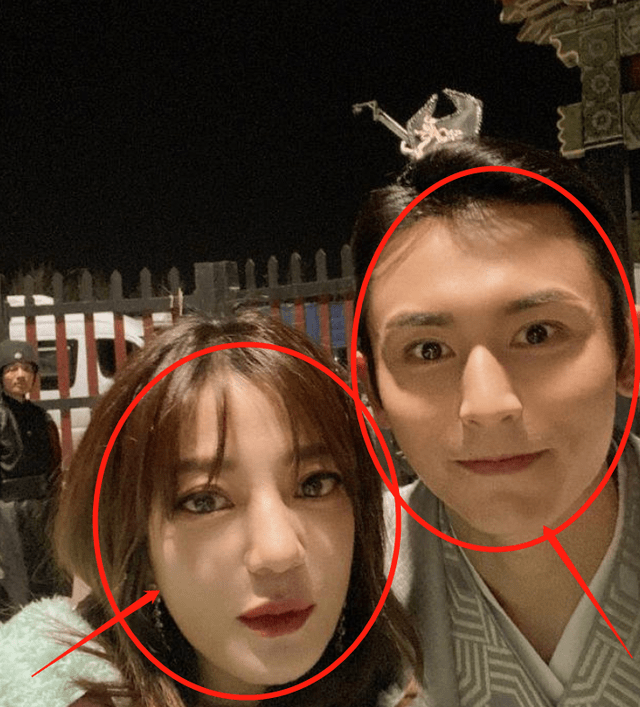 其实早在几天之前张哲瀚和王智就和赵薇同框聚餐了,好像就是提前庆祝