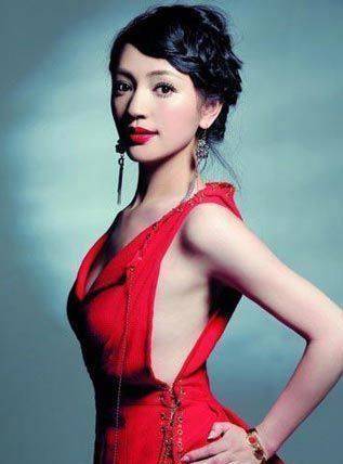 华谊公司在2009年上市,她已经拥有了54万股,然后在艺人股东榜排行第四