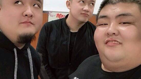 网红泡泡龙去世,红雨老师被质疑推卸责任,悄悄删除差评拉黑网友_团队