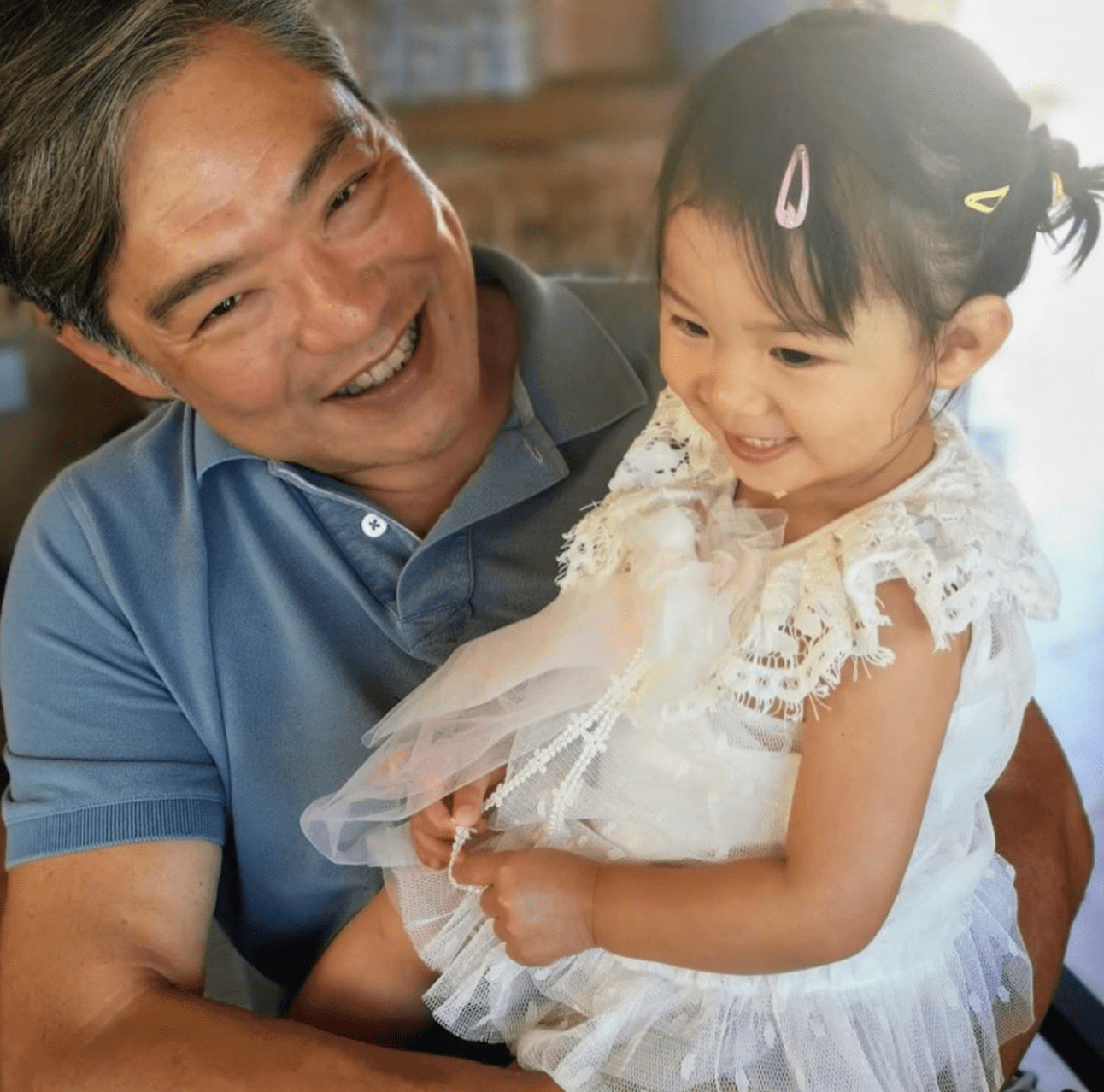 曾文豪为两岁外孙庆生 安排两岁女儿唱生日歌 姨甥同龄情如姐妹 曾昭怡