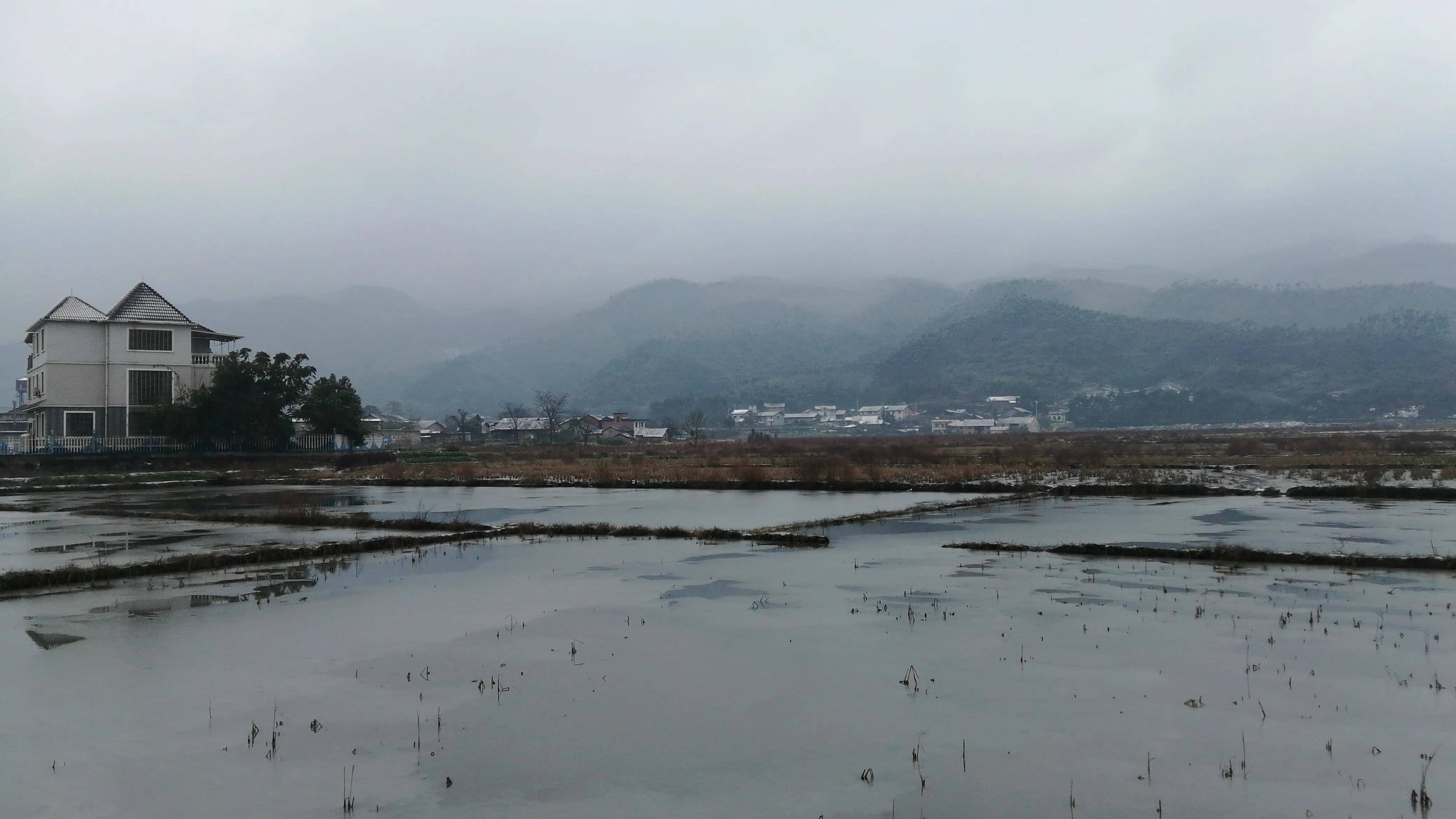 湖南省郴州市资兴市，寒冬腊月去三都镇的野外漫步，赏雪色小景