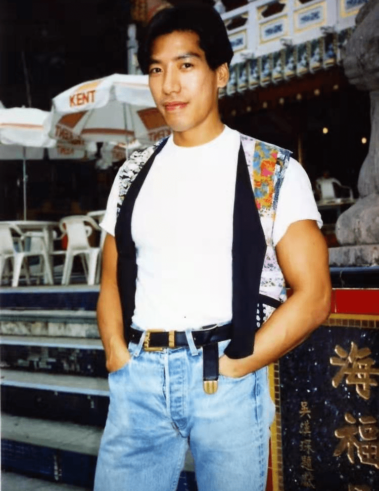 古惑仔张耀扬近况曝光,58岁头发全白仍有型,其实他打算在2020年复出?_电影
