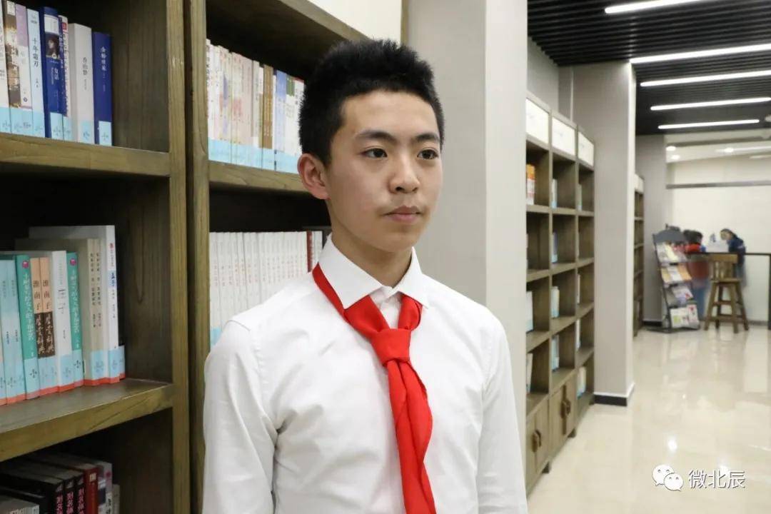 北辰区实验中学学生王烁然说:"今天我们学习了革命前辈艰苦奋斗的精神