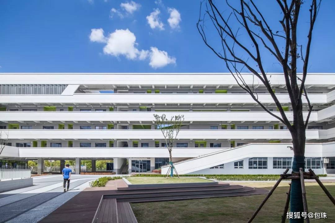 唐镇建平中学新校区9月1日开学迎新生!让我们欣赏一下校园全貌