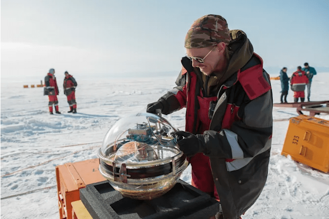 俄罗斯将中微子检测器沉入世界上最深的湖泊