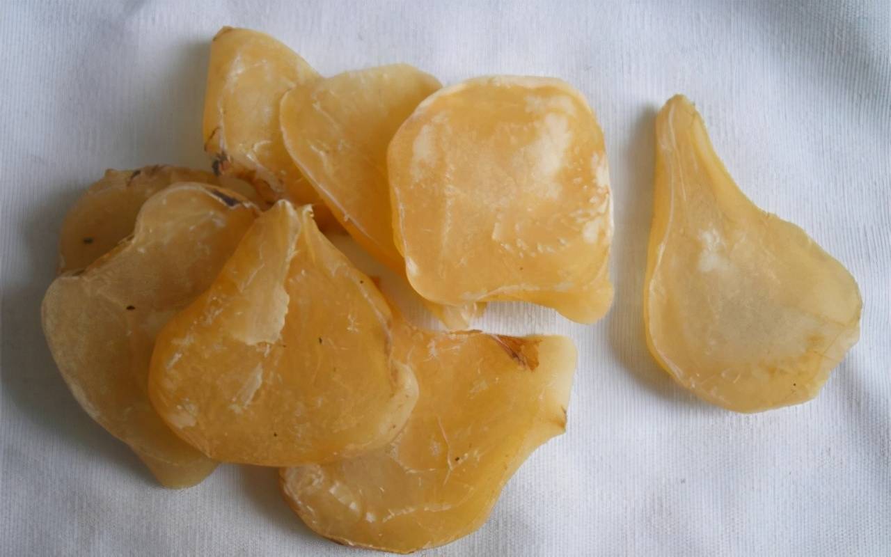 白附片 白附片是附子的一种炮制规格,来源于毛茛科植物乌头的子根加工