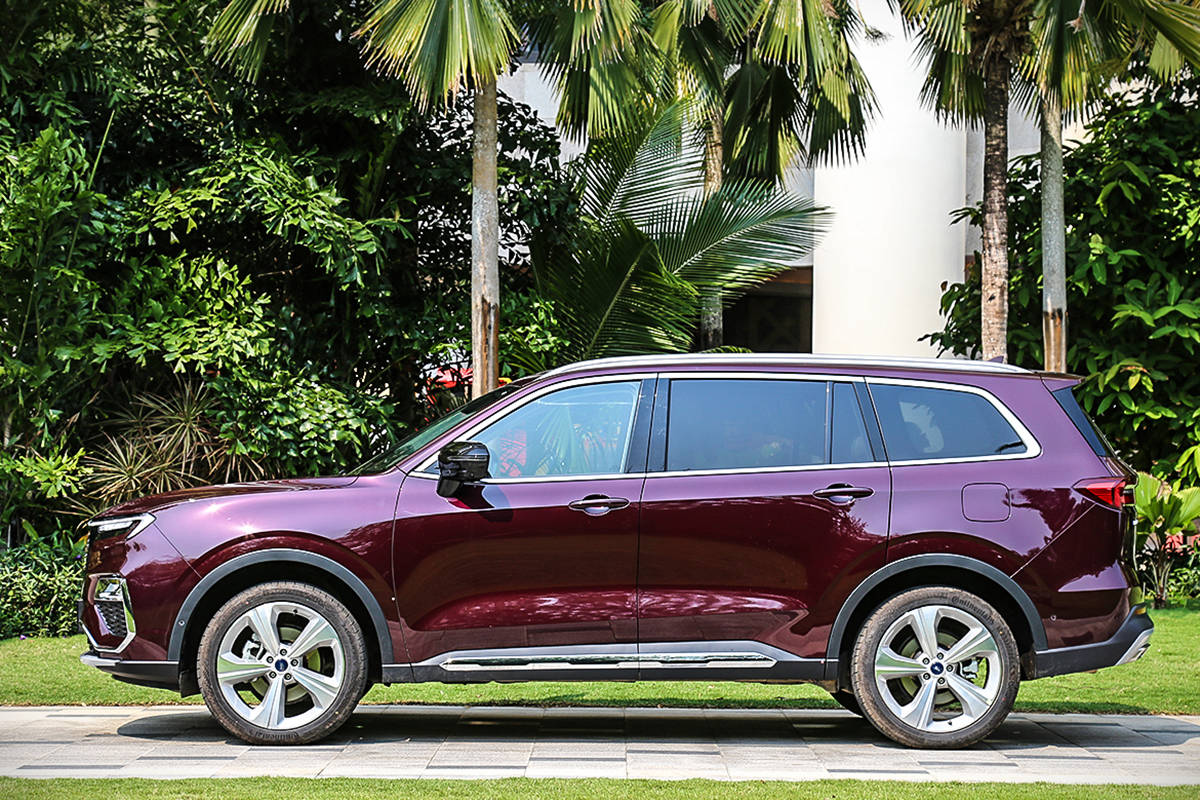 提供67座上半年上市江铃福特领裕实车亮相