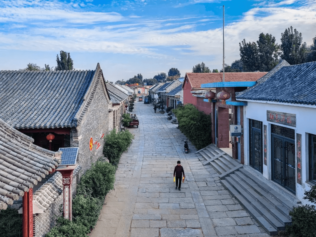 太平街位于玄帝阁西侧,太平门额镶