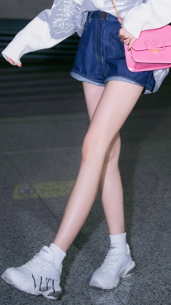 喝完酒腿上鸡皮肤(为什么喝酒后皮肤长鸡皮疙瘩)