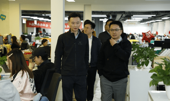 李锋董事长_监利李锋家属李霞(3)