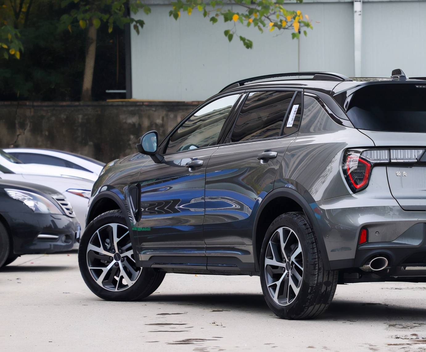 0t 8at,车长4549比q3动感帅气,配智能四驱,比开glb舒适_搜狐汽车_搜狐