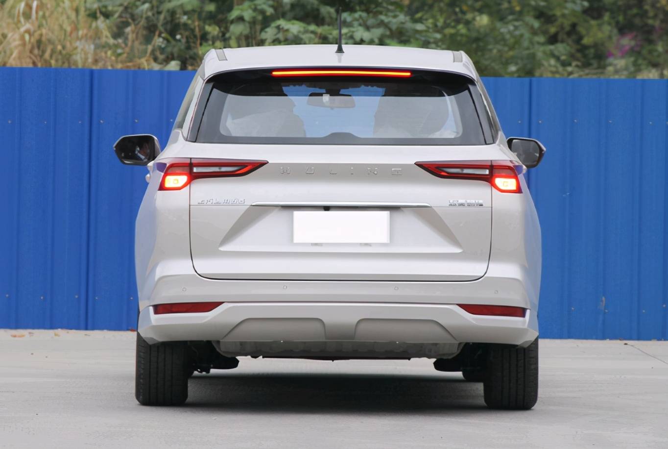 6座15t动力高颜值8万多就配精英型mpv上汽通用又厚道了