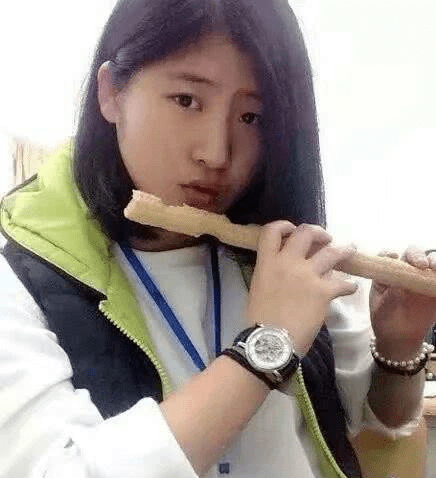 原创
每日一笑:妹子你俩可真是调皮啊,这是在传授什么秘密功夫呢
