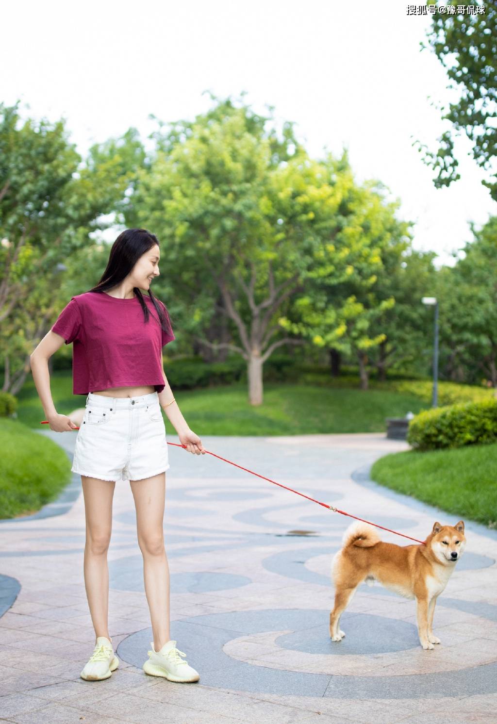 体操女神张豆豆因挺胸照走红!秀高难度一字马,拒进娱乐圈考北体