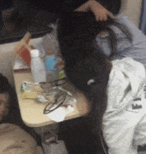 原创
每日一笑:妹子你俩可真是调皮啊,这是在传授什么秘密功夫呢