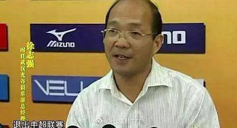 荣昊回怼球迷言论引发冲突且看武汉三镇如何处理这烫手山芋