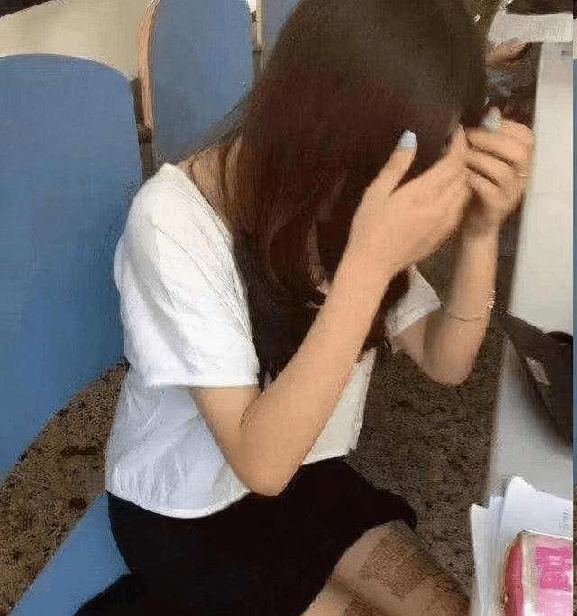 原创
每日一笑:妹子就别在这秀恩爱了,旁边的大爷是一脸的不屑啊