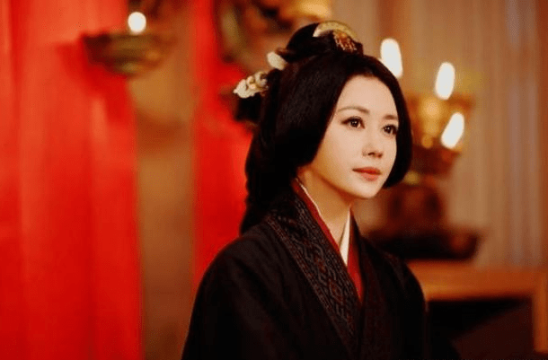 曹操妻妾成群她凭什么能笑到最后