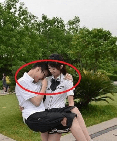 原创
每日一笑:大哥这么大的人了还让妹子抱着走,就不觉得害臊吗