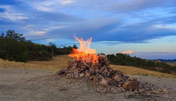 世界上最“没面子”的火山，别的火山是蓄势喷发，而它却用来烧烤