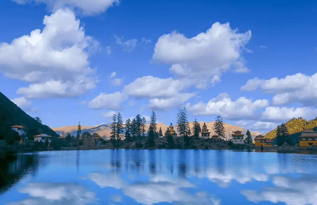 「措卡湖」藏在川西的天空之境