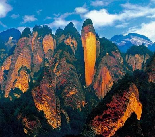 世界第一辣椒峰，垂直高176米，坡度大于90°，人攀上去创造神话