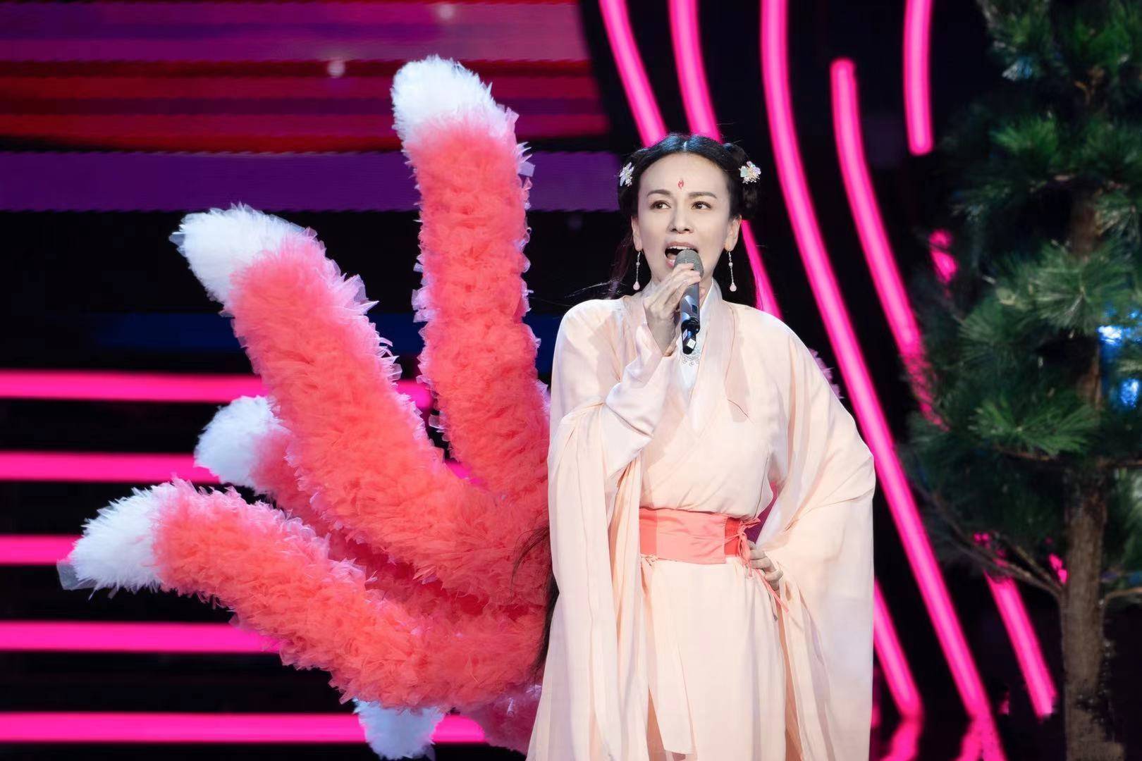 王祖蓝一人演活了凤九和东华比起热巴的少女感雌雄同体跨度大