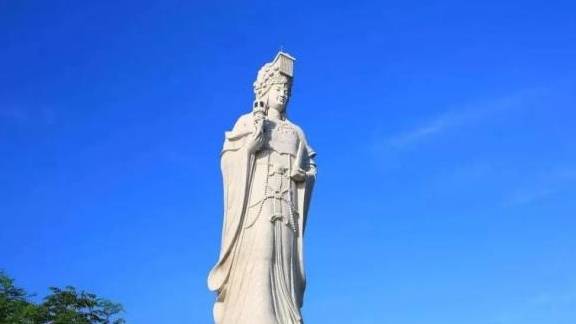 世界最高的妈祖圣像，高42.3米，堪称当地雕像象征，就在天津
