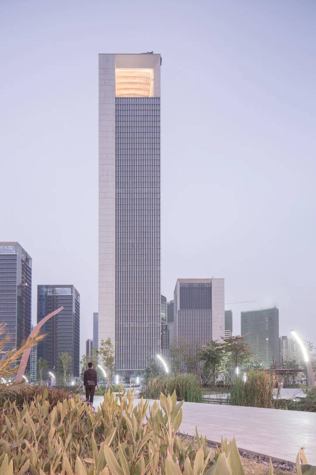 保利中心实景得益于得天独厚的临江占位,在保利中心,可尽揽270°imax