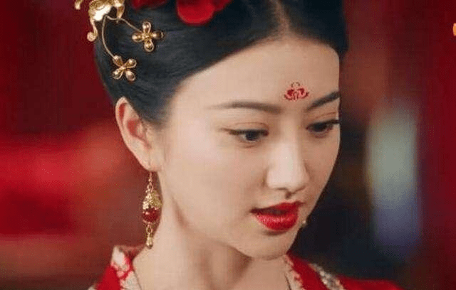 嬴政长女,国色天香嬴元曼是秦始皇嬴政的大女儿,封号为"华阳公主"