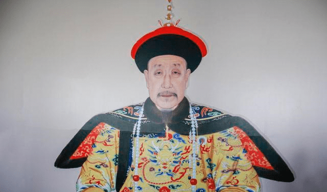 康熙皇帝简介及后人 3193e62fab484e3890467c3475eccb5b.png