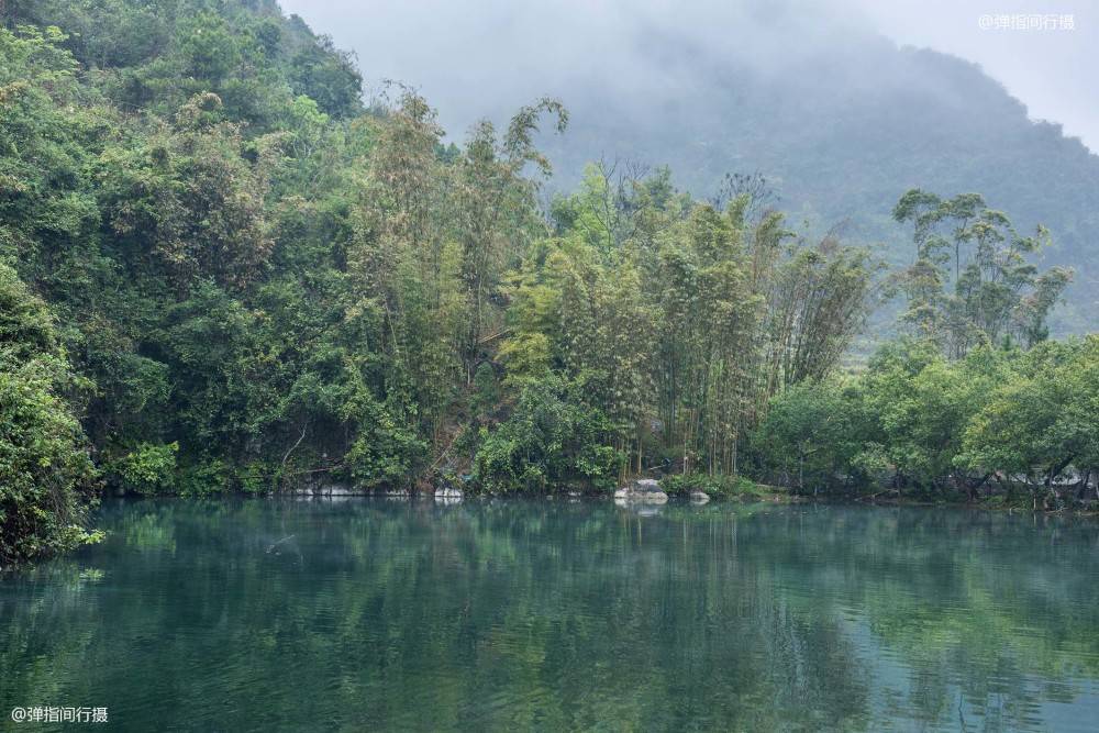 广西柳州深山中发现一口泉水，奔涌不绝深不见底，水源至今没找到