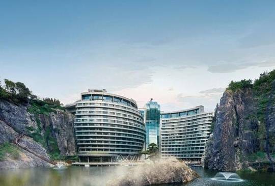 中国建筑“奇迹”，五星酒店却建在“废石坑”里，最贵10万一晚